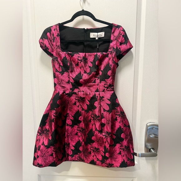 Elliatt Holly Short Sleeve Mini Dress in Pink & Black Floral Size S NWT - Picture 6 of 9